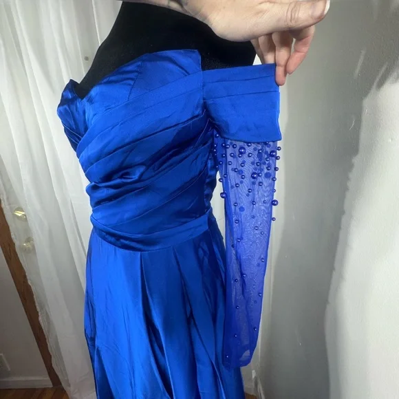 Elegant Blue Evening Gown - Picture 2 of 5